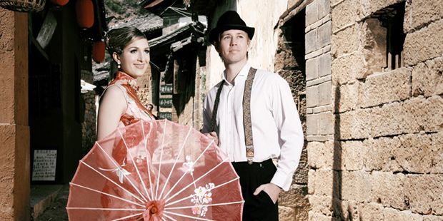 异域女子富有中国风情