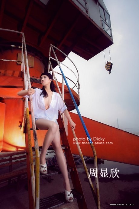 绝色美女周显欣惊艳写真