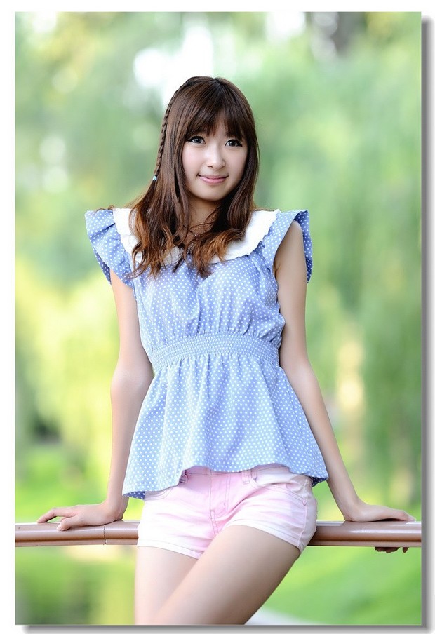 如山泉清澈的清纯美少女