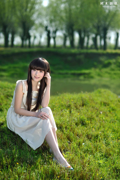 佳人渐行—心随春而柳动