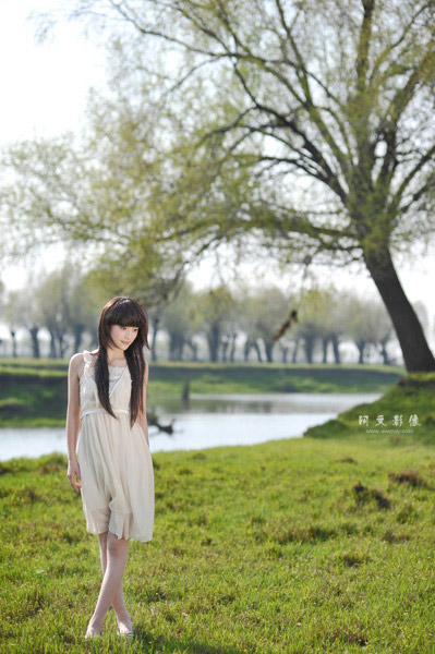 佳人渐行—心随春而柳动