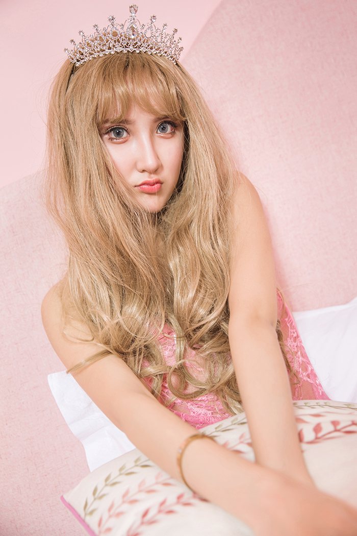 丝袜少妇梁芮溪翘臀酥胸美艳动人