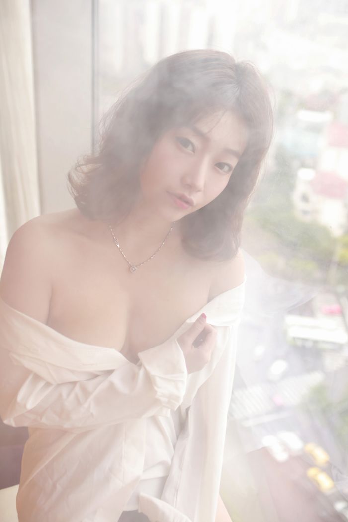 翘臀美女陈思雨张腿搔姿令人销魂