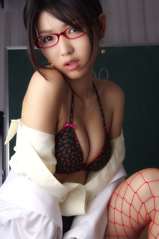 日本美少女木嶋のりこ红色网袜诱惑