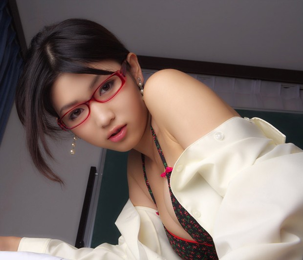 日本美少女木嶋のりこ红色网袜诱惑