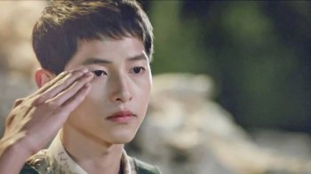 《太阳的后裔》虐恋剧照电脑壁纸