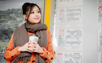 精选性感的养眼美女户外唯美写真桌面壁纸高清下载