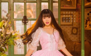2017年4月甜美治愈系少女清纯可爱日历壁纸