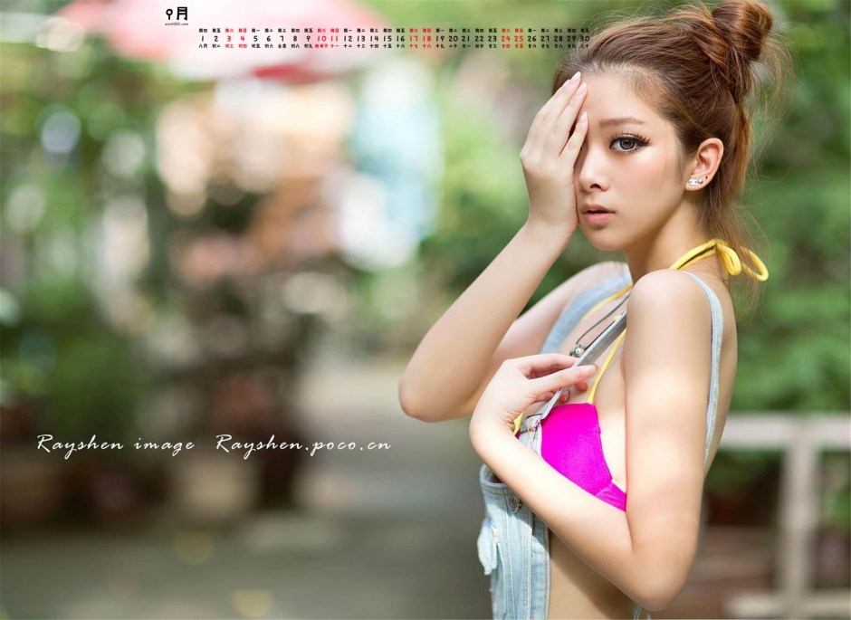 咬着树叶的清纯美少女妹子小酥胸的性感写真高清图片壁纸