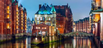 德国汉堡城市 灯光 桥梁 房屋 运河 晚上风景壁纸