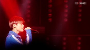 李宇春演唱会图片壁纸大全