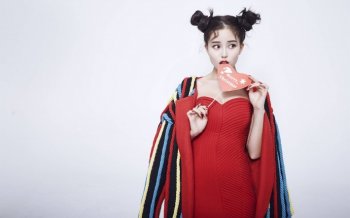 温心性感红唇俏皮写真壁纸下载