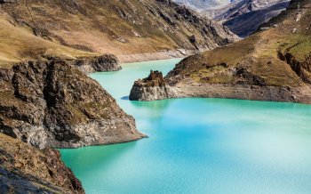 碧水重山自然电脑桌面壁纸