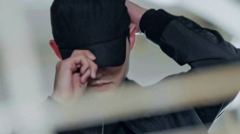 太阳的后裔宋仲基黑衣便装剧照壁纸