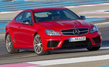 奔驰C63 AMG轿车