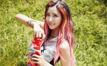 夏日甜美长发美女电脑桌面壁纸下载