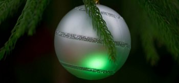 圣诞球,银白色,树,绿色背景,圣诞电脑壁纸