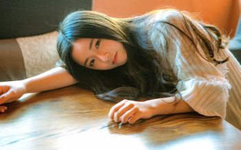 文艺长发美女气质写真电脑宽屏高清桌面壁纸下载