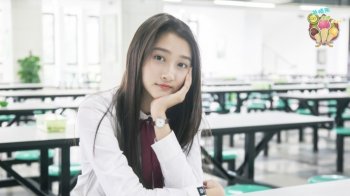 大长腿关晓彤校园写真电脑壁纸