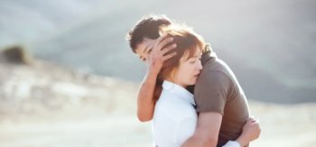 太阳的后裔 宋仲基宋慧乔拥抱桌面壁纸