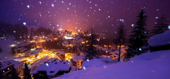 意大利,阿尔卑斯山,贝加莫,夜晚,飘雪,灯光,风景桌面壁纸