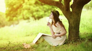 女仆诱惑图片Evelyn艾莉壁纸