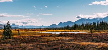 阿拉斯加的秋天风景桌面壁纸