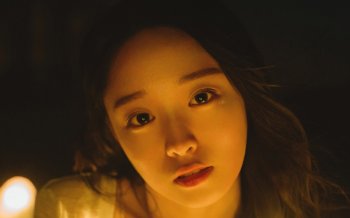 唯美灯光下的气质女孩图片电脑壁纸