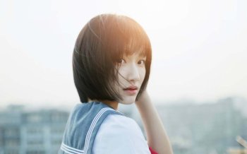 校服美女高晴天台写真