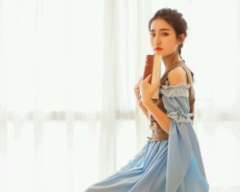 文艺美女清新写真宽屏壁纸图片