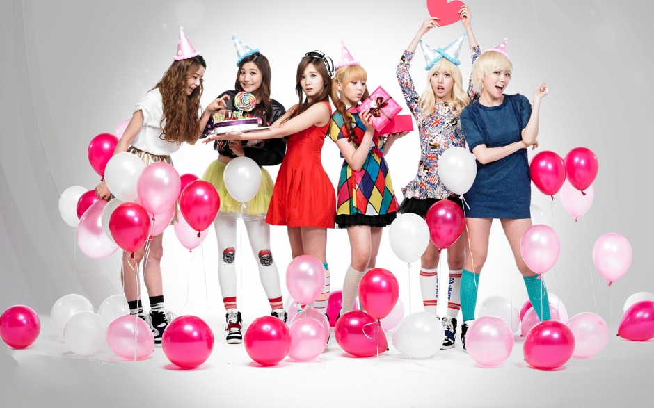 美女组合Hello Venus高清桌面壁纸