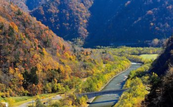 山谷道路风景桌面壁纸图片下载