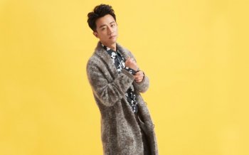 帅哥明星黄轩桌面壁纸