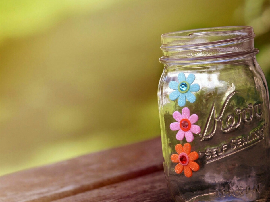 玻璃瓶静物文艺桌面壁纸