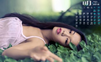 2015年8月日历美女绿色心情电脑壁纸下载