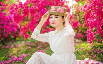 甜美女生户外写真桌面壁纸