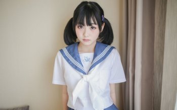 可爱制服少女清新唯美高清桌面壁纸