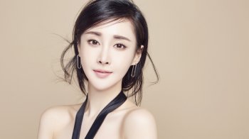 美女王若心图片