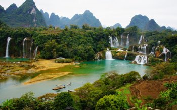 雄奇瑰丽德天瀑布