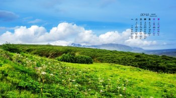 蔚蓝蔚蓝的天空白云日历天蓝草绿桌面壁纸图片下载