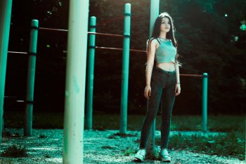 搭配高腰牛仔裤