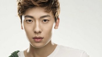 帅哥演员纪子墨桌面壁纸