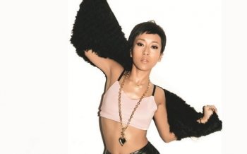 歌手吉克隽逸桌面壁纸