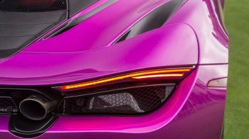 2017 McLaren 迈凯伦 720S Fux Fuchsia汽车桌面壁纸