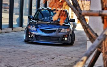 马自达蓝色跑车桌面壁纸