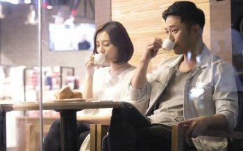 《太阳的后裔》金智媛晋久剧照桌面壁纸图片下载