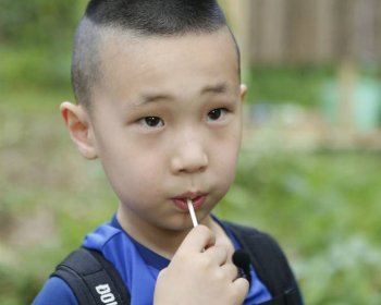 可爱萌娃大竣桌面壁纸