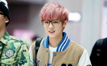 90后美男子鹿晗时尚写真壁纸