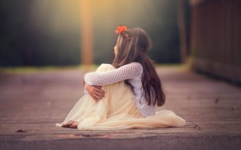 可爱的小女孩唯美背景图片