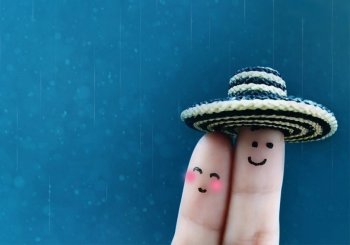 小清新可爱手指情侣浅蓝色背景图片